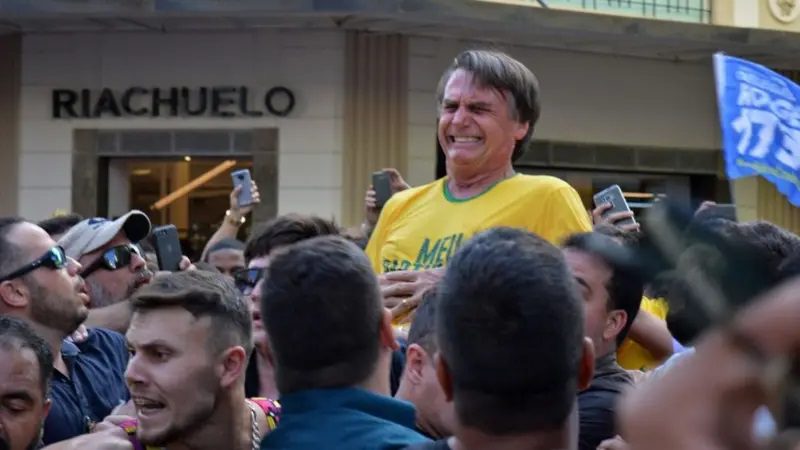 Jair Bolsonaro sofre atentado à faca, em JF, no ano 2008.